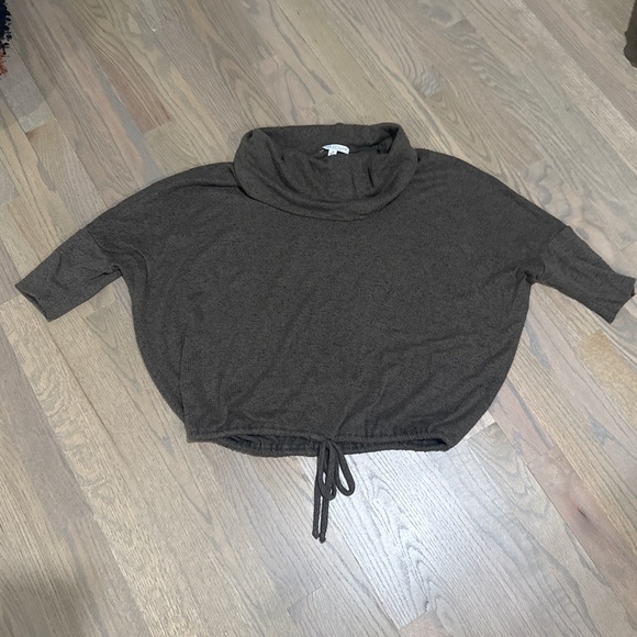 Green Envelope Sweaters - Green Envelope Short Sleeve Sweater Size M